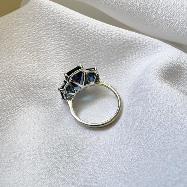 14ct White Gold London Blue Topaz Ring - Image 4