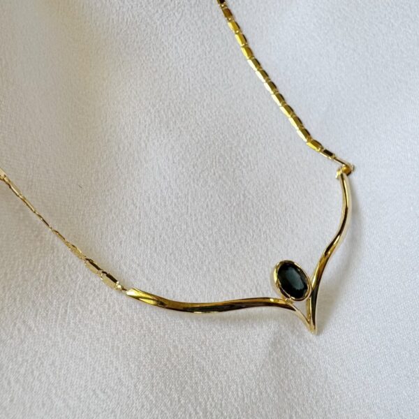 18ct Yellow Gold Sapphire Necklace