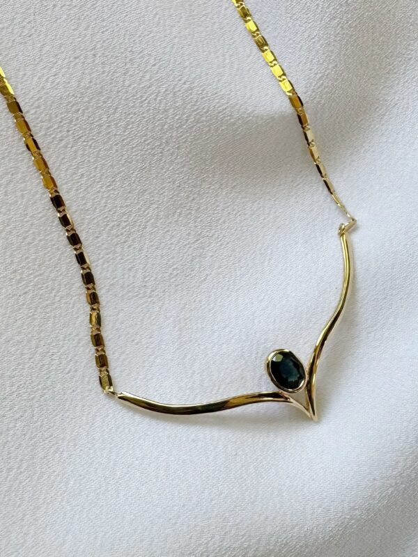 18ct Yellow Gold Sapphire Necklace - Image 2