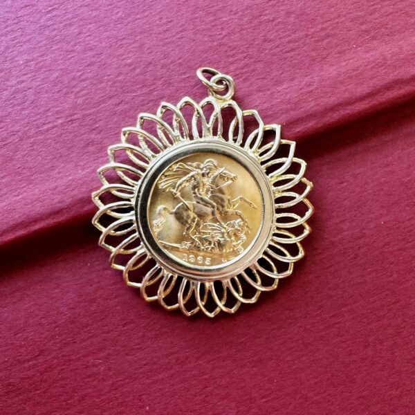 9ct Yellow Gold Filigree Pendant (London '1970') set with Full Sovereign Coin