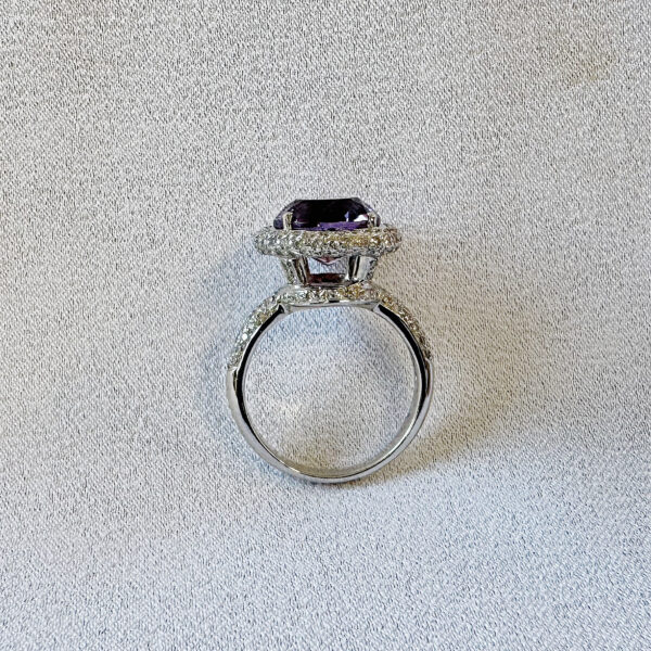 18ct White Gold Amethyst & Dimond Ring - Image 2