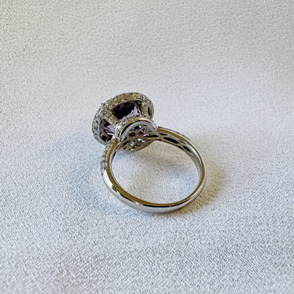18ct White Gold Amethyst & Dimond Ring - Image 3