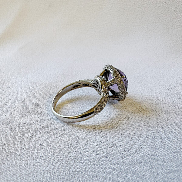 18ct White Gold Amethyst & Dimond Ring - Image 4