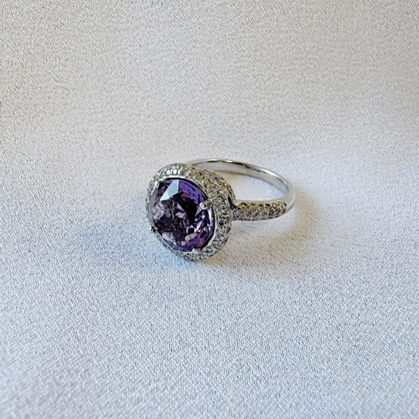18ct White Gold Amethyst & Dimond Ring - Image 5